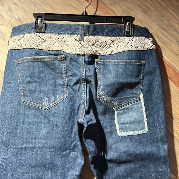 FREE PEOPLE HAYNES WASH DISTRESSED DENIM CROCHET LACE PATCHED JEANS - Picture 6 of 8